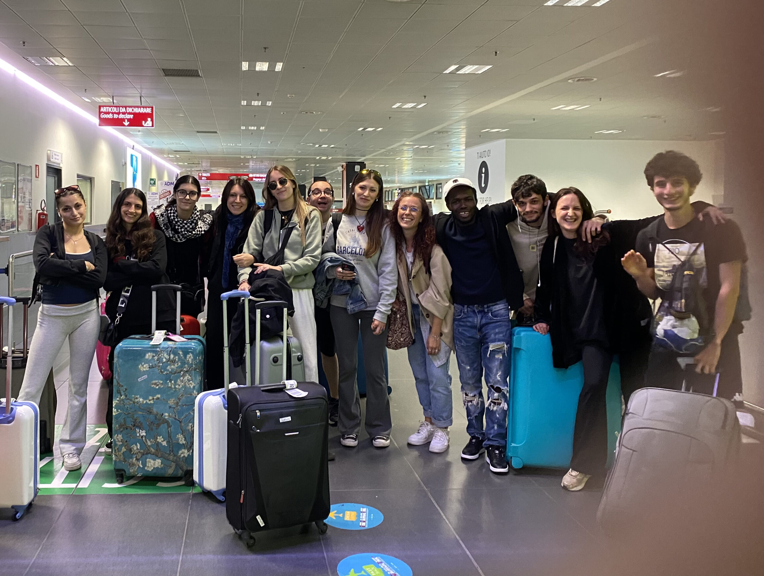 Il rientro, aeroporto di Bergamo, gruppo Spagna con la tutor Chiara Ballini